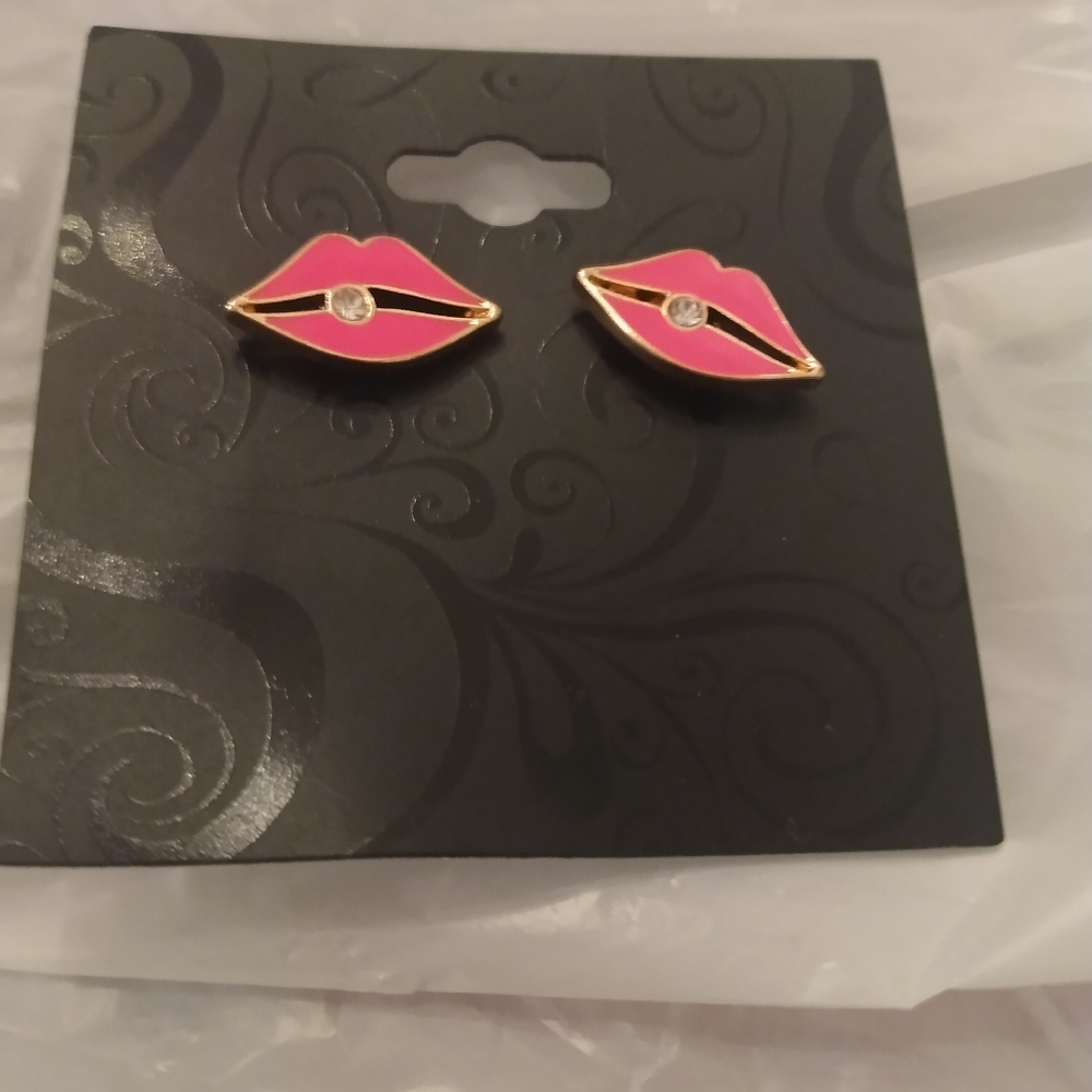 Kiss earrings